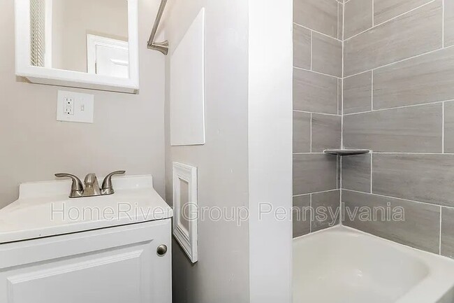 Photo - 4928 Wakefield St