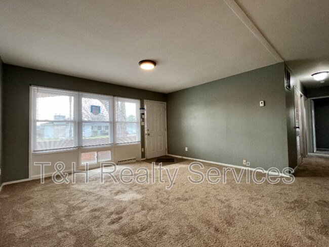 Photo - 608 Iroquois St