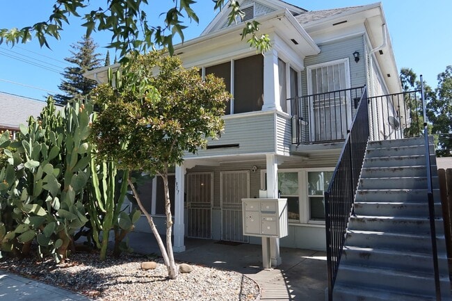 Building Photo - 1917 28th St Unit A