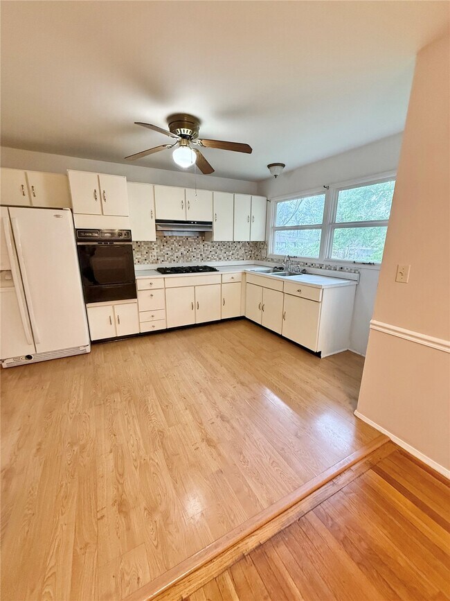 Photo - 15 Potomac Dr