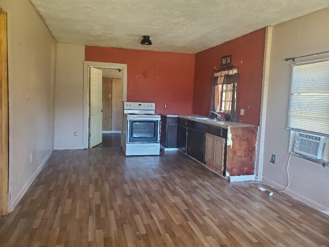 Photo - 614 W 4th Ave