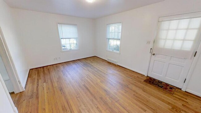 Photo - 910 Sylvan Ave