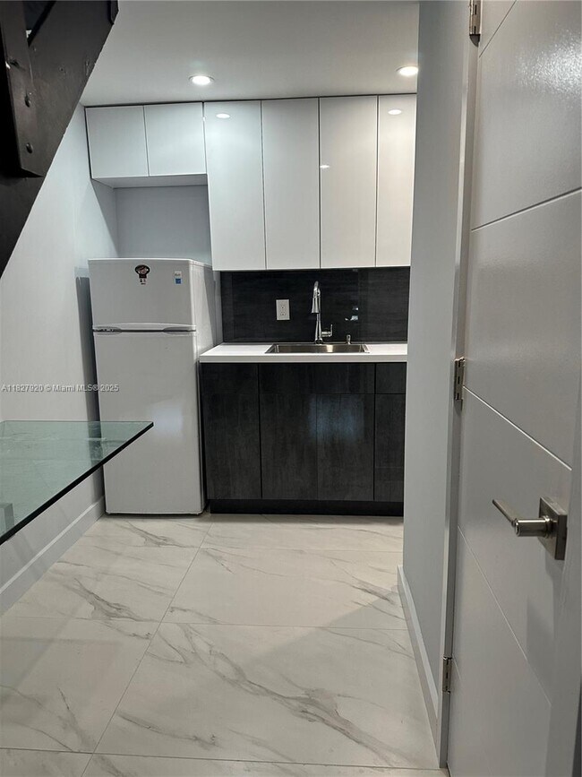 Photo - 3110 SW 19th Ter Apartamento Unidad 1