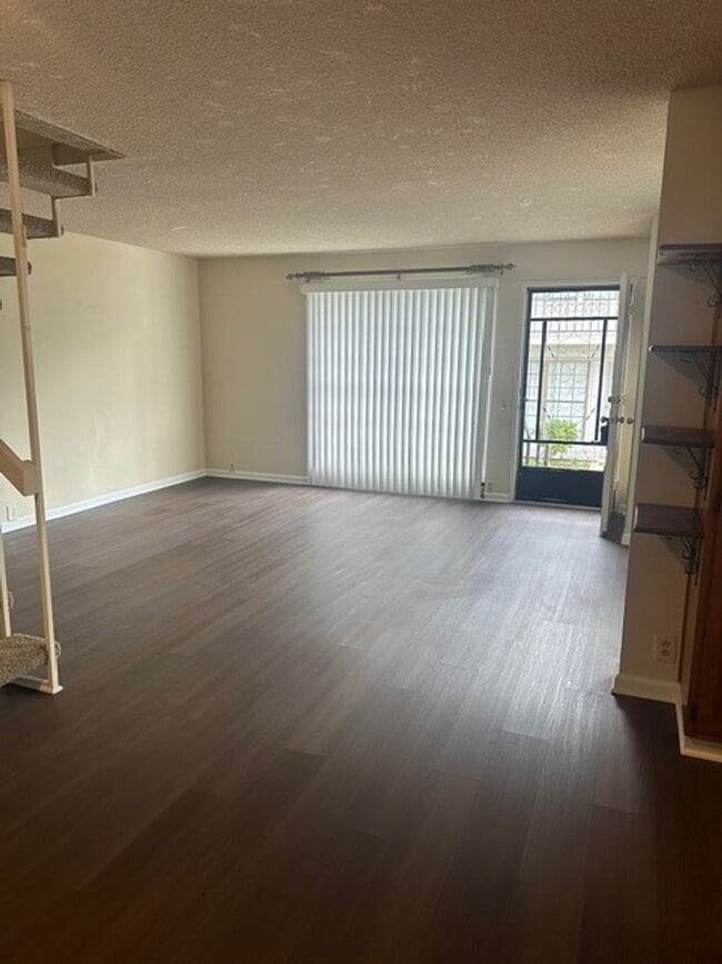 Photo - EASTER WAY - LOCATED NEAR UCSD IN UTC! MO...