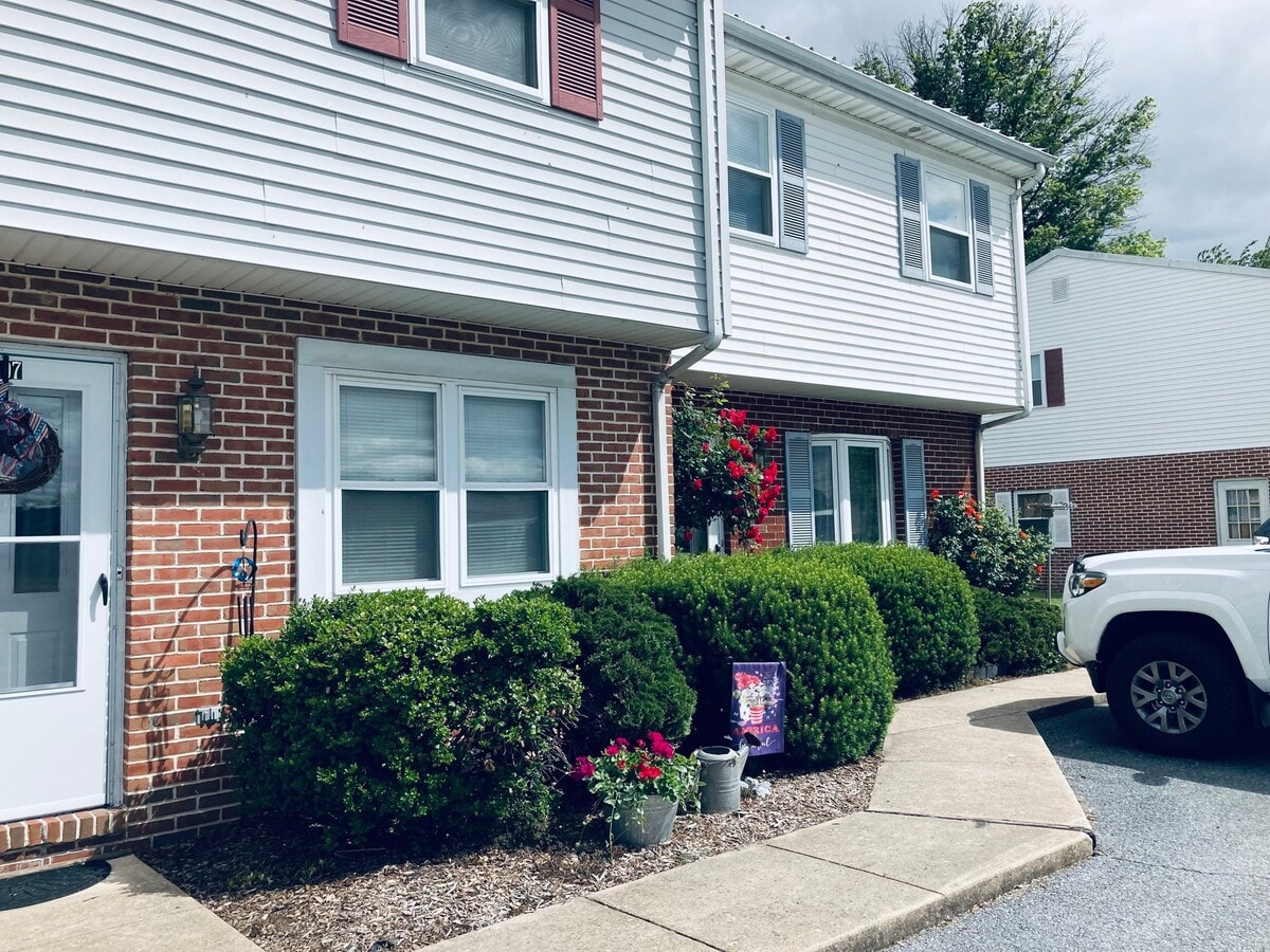 Photo - 209 W Hamilton Ave