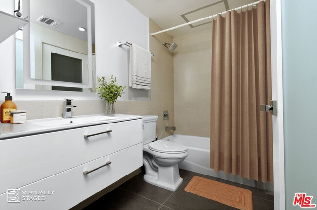 Photo - 939 S Broadway