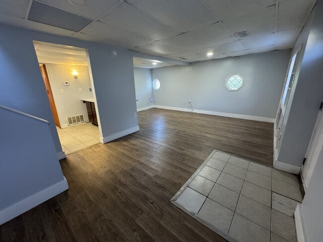 Photo - "Your Own Little Hideaway" — Private 2 Bed Home with Balcony & Yard Unit REAR
