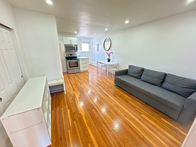 Photo - 287 Dorchester St Unit 3