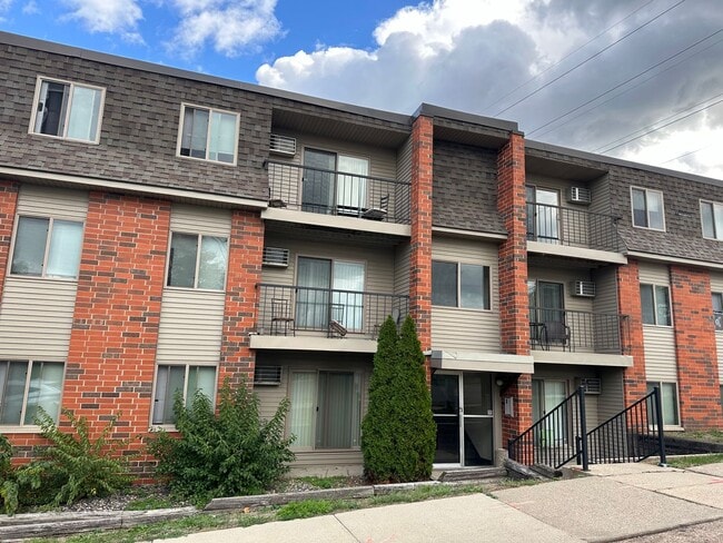 Building Photo - One Bedroom with Walk Out Patio Unit MV-105