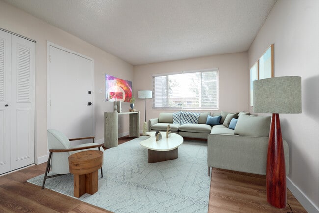 Building Photo - San Miguel Court Rental