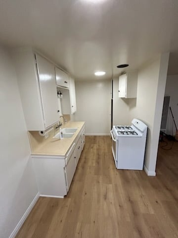 Kitchen with stackable w/d hookups - 2612 Vanderbilt Ln Unit A