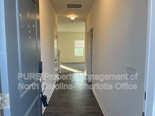 Photo - 102 Gunwale St