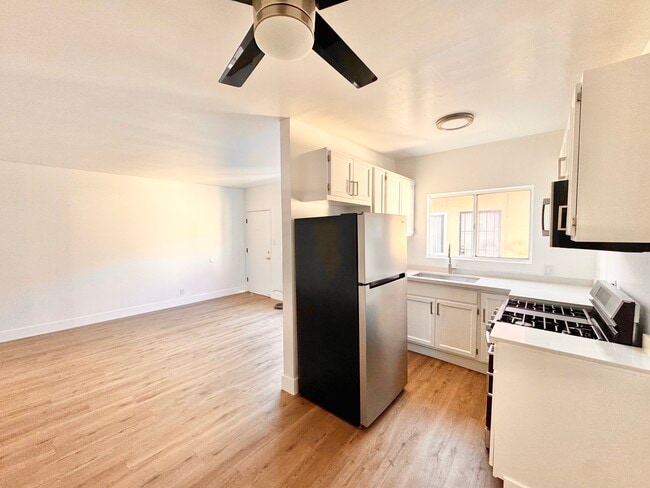Building Photo - 2718 Cochran Ave Unit 8