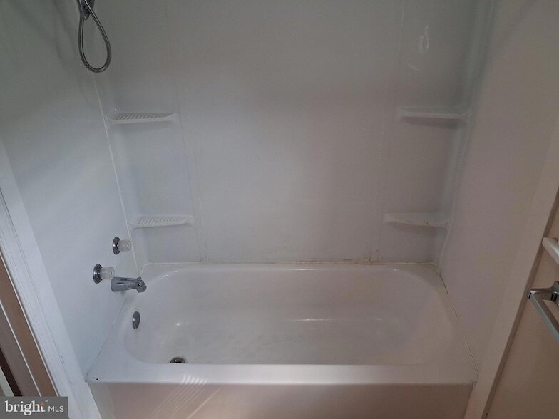 Photo - 268 Wilkes St Unit 6