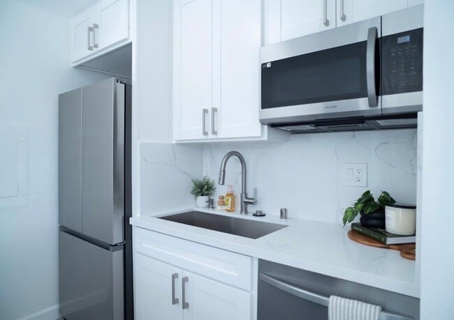 Photo - Island Style Living at Its Best! 2/1/1 in Makaha