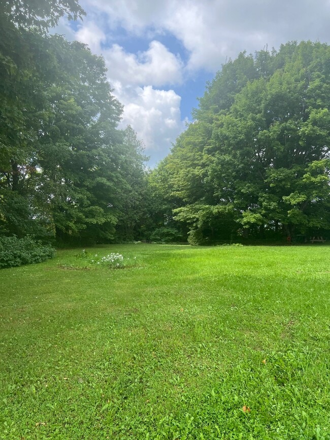 Photo - 871 Madawaska Rd