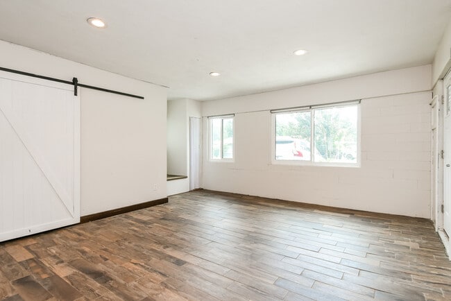 Photo - 2610 Ave N NW