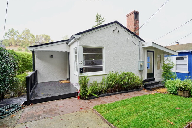 Building Photo - West End Home, Freshly Renovated, Close to Downtown