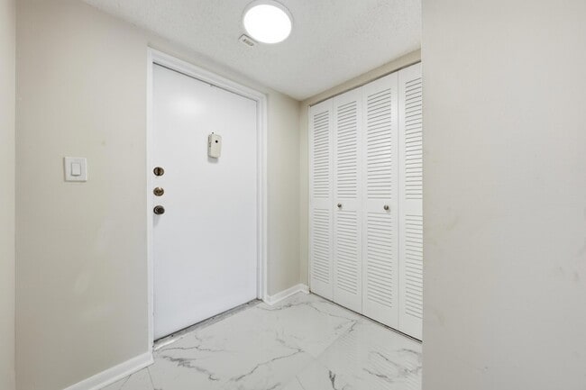 3000 Riverside Dr Unidad 2011