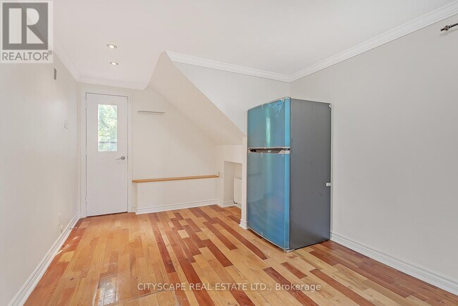 Photo - 1345 St James Ave Unité Upper