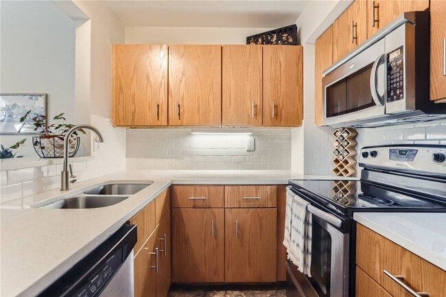 Photo - 2135 Spruce St