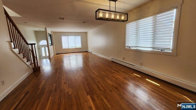 Photo - 2425 1st St