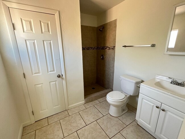 Photo - 238 W 33rd St Unidad 238 W 33rd St  D