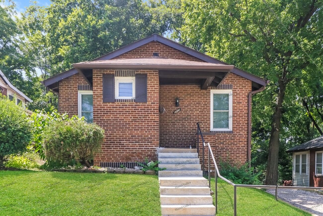 Photo - 7420 Lansdowne Ave