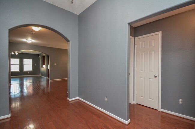 Photo - 917 Almond St