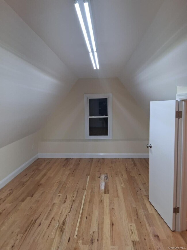 Photo - 601 E 226th St