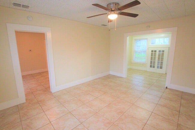 Photo - 1428 E Houston St Unidad 1428