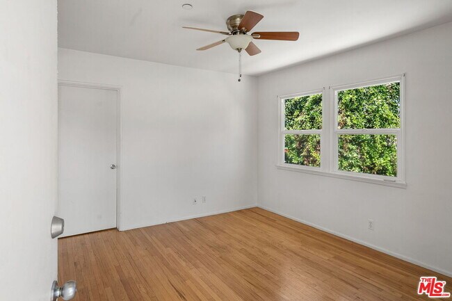 Photo - 2233 Laverna Ave Apartment