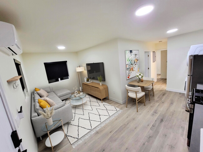 Building Photo - 2224 Delaware Ave Unit D