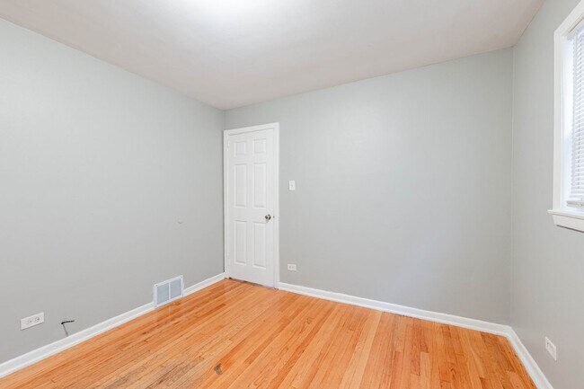 Photo - 7637 S Essex Ave