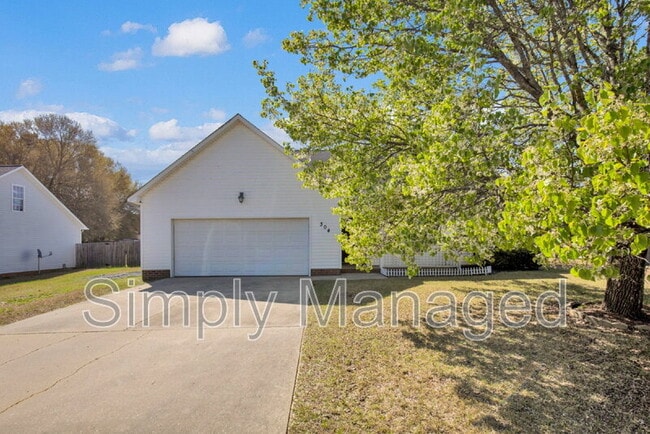 Photo - 304 Hawthorn Dr