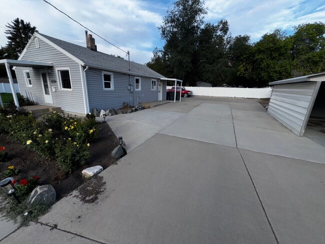 Photo - 3250 Jefferson Ave