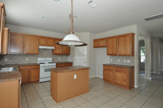 2708 Katie Cove