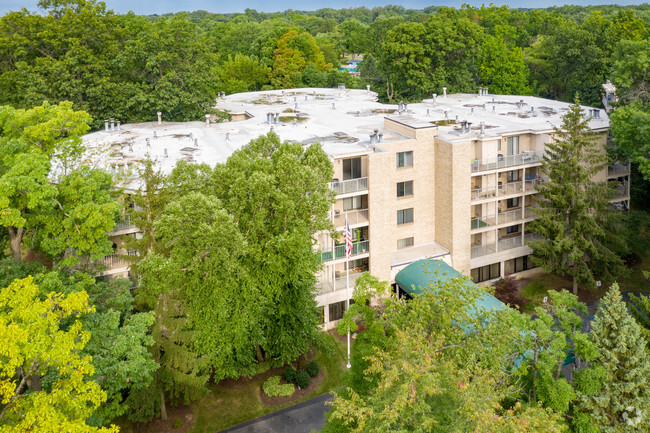 Building Photo - Toledo Largest Senior Luxury Apartments