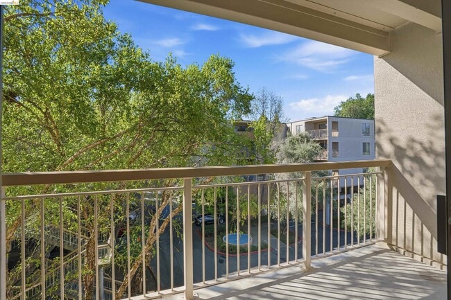 Photo - 490 N Civic Dr Unit 409