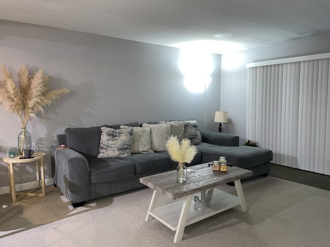 Photo - 16W625 Mockingbird Ln Condo Unit 104