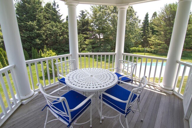 Photo - 653 Head of Pond Rd