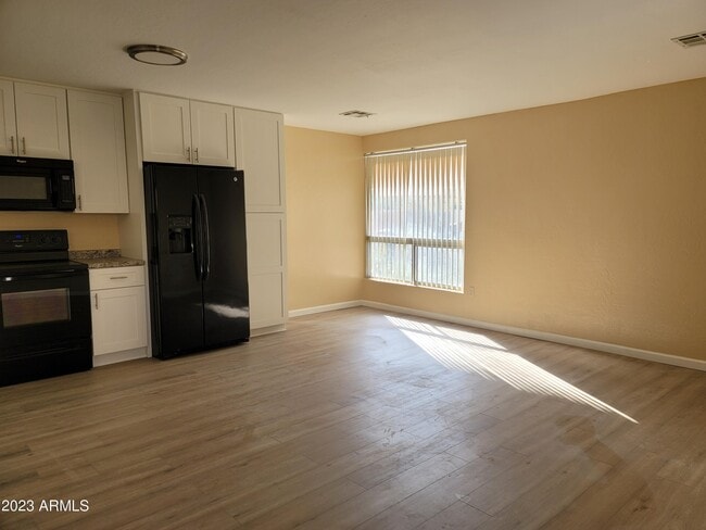 Photo - 532 W 9th St Unit Apt 101