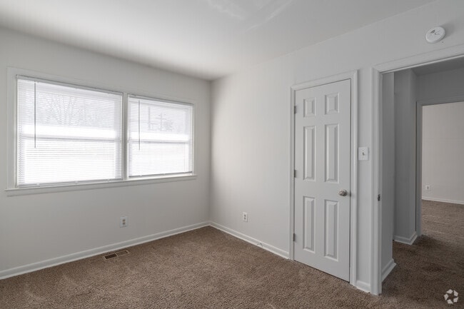 2BR, 1BA - 850SF - Bedroom