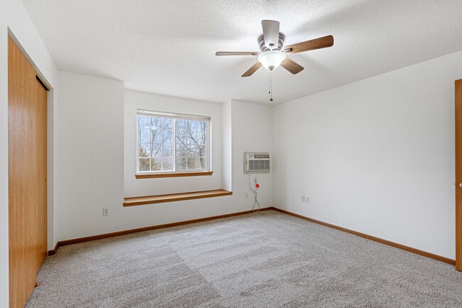 Photo - Oakridge Apartments