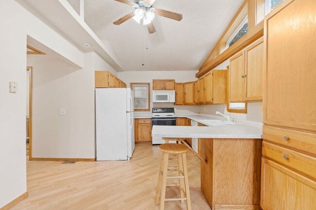 Photo - Modern 2-Bedroom Apartment in Hale with Fi...