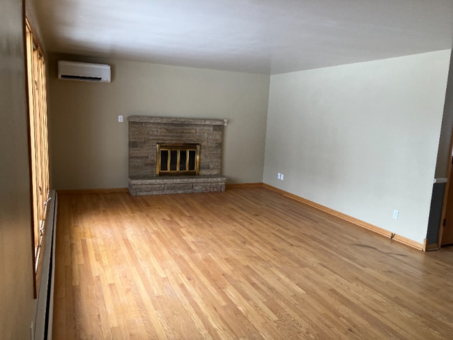 Photo - 1275 Kellogg St