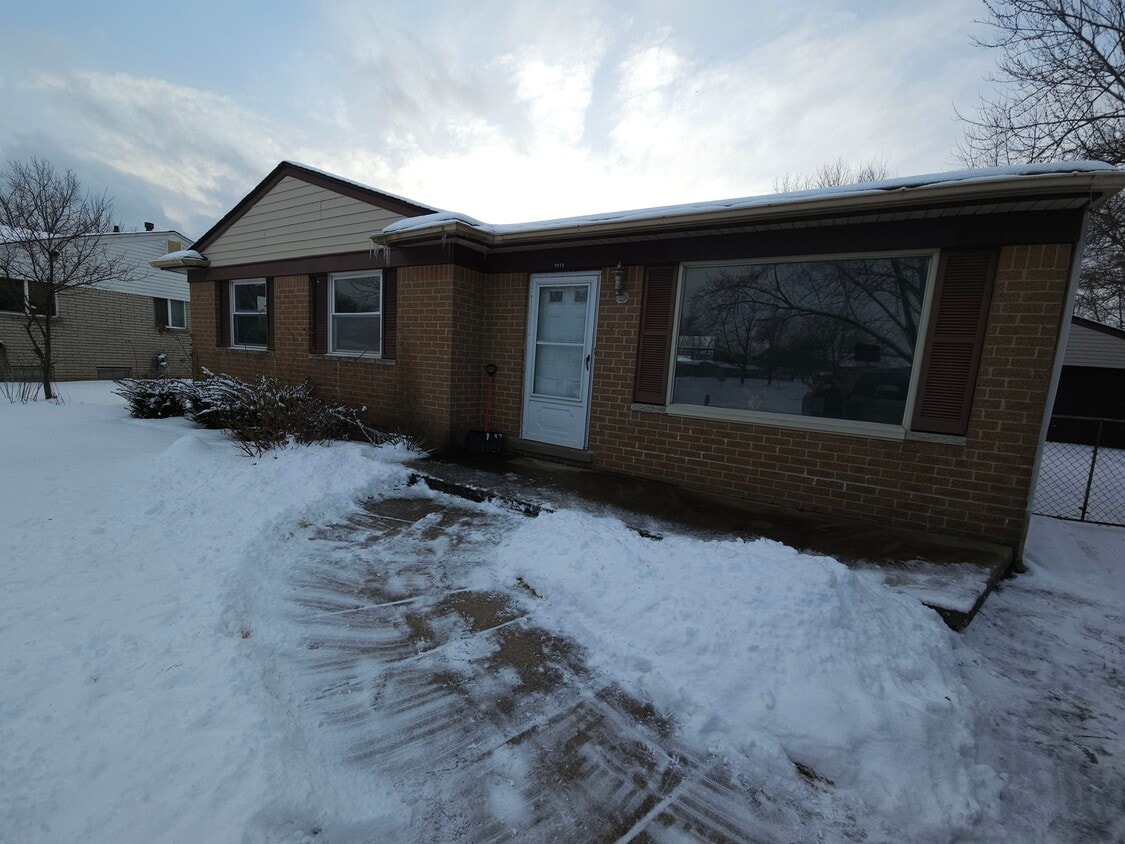Photo - 9916 Kennedy St (Belleville, MI)