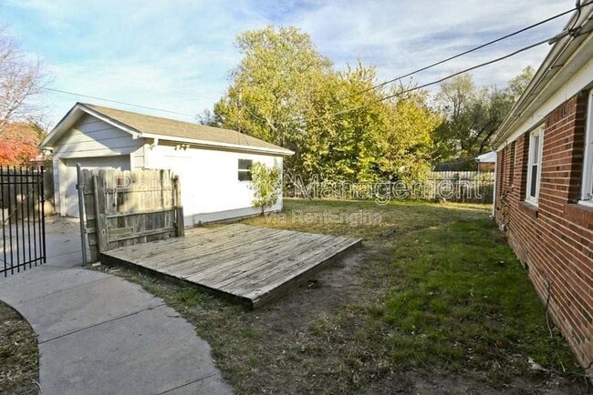 Photo - 1102 E Donnell Ave