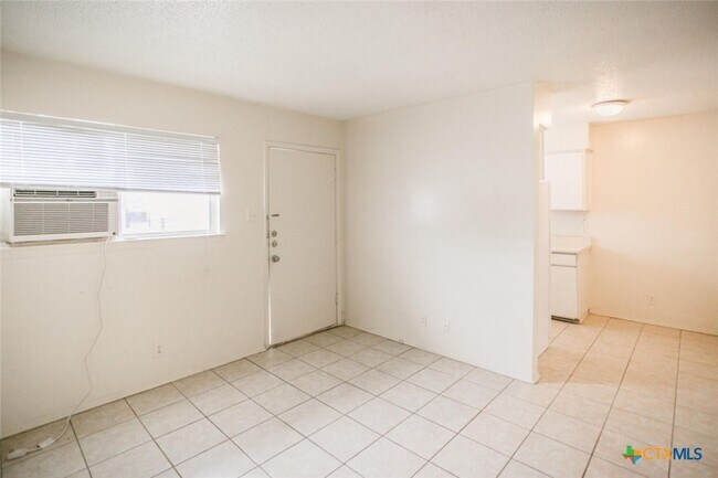 Photo - 1239 N LBJ Dr Unit E