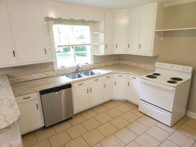 Photo - 1611 Jones Blvd